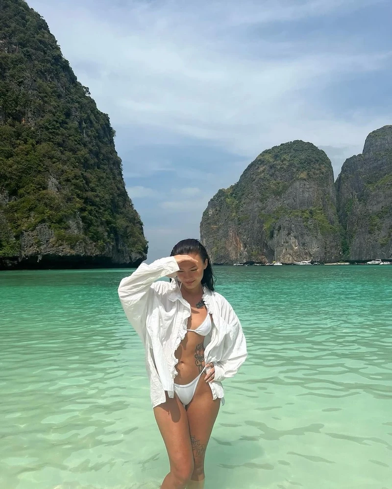 Thao Nhi Le, Naomi goi y bikini di bien dip 30/4-Hinh-5