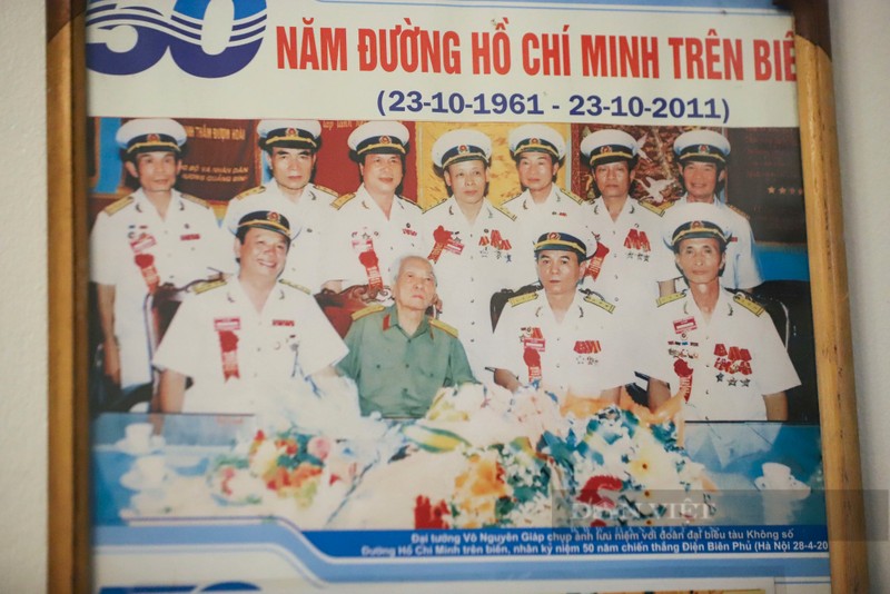 Nguoi thay vuot duong Ho Chi Minh tren bien bang 