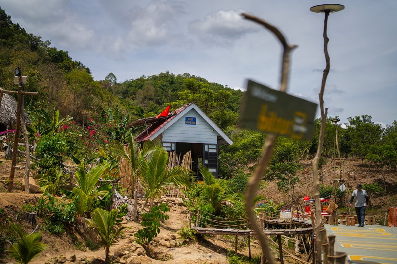 Khung canh hoang so, lang man noi 