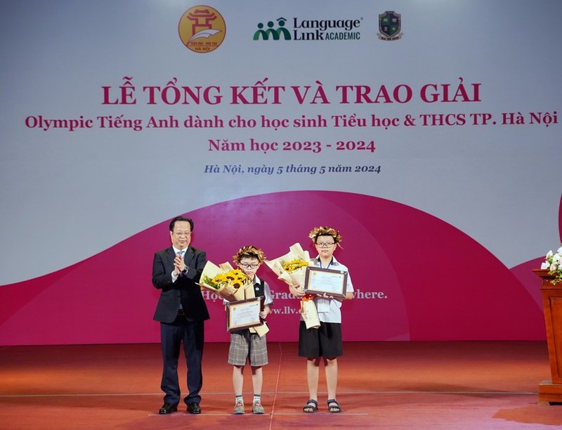 View - 	Hà Nội trao giải cuộc thi Olympic Tiếng Anh cấp Tiểu học, THCS