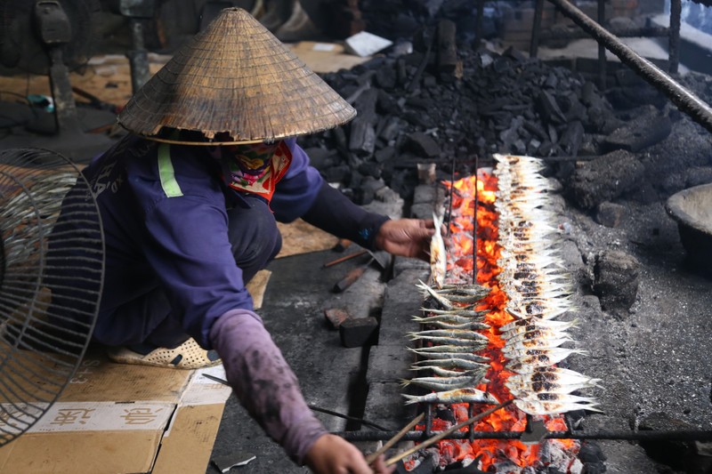 Nghe ngoi ben bep than do ruc nhung ngay nang nong-Hinh-7