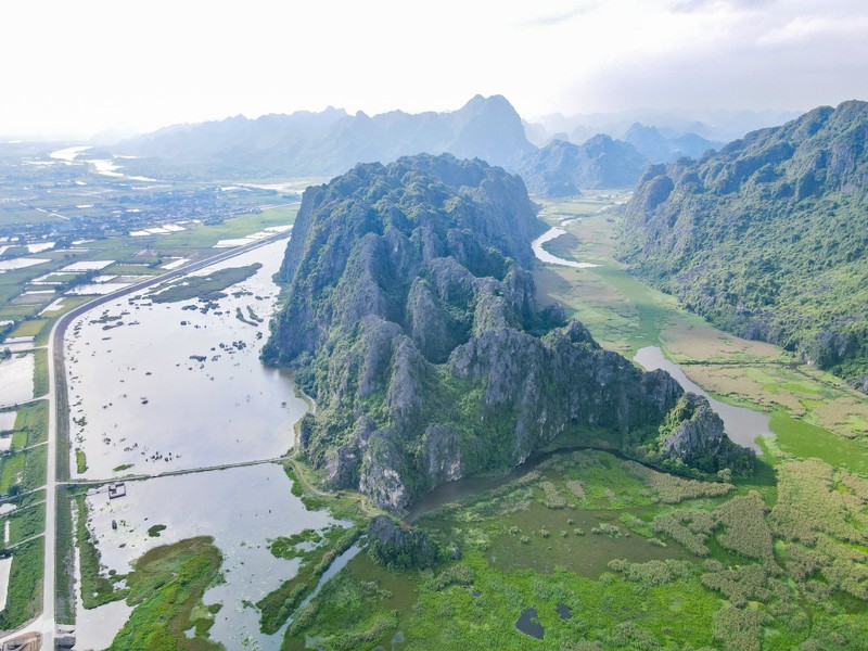 Kham pha khu bao ton dat ngap nuoc Van Long-Hinh-5