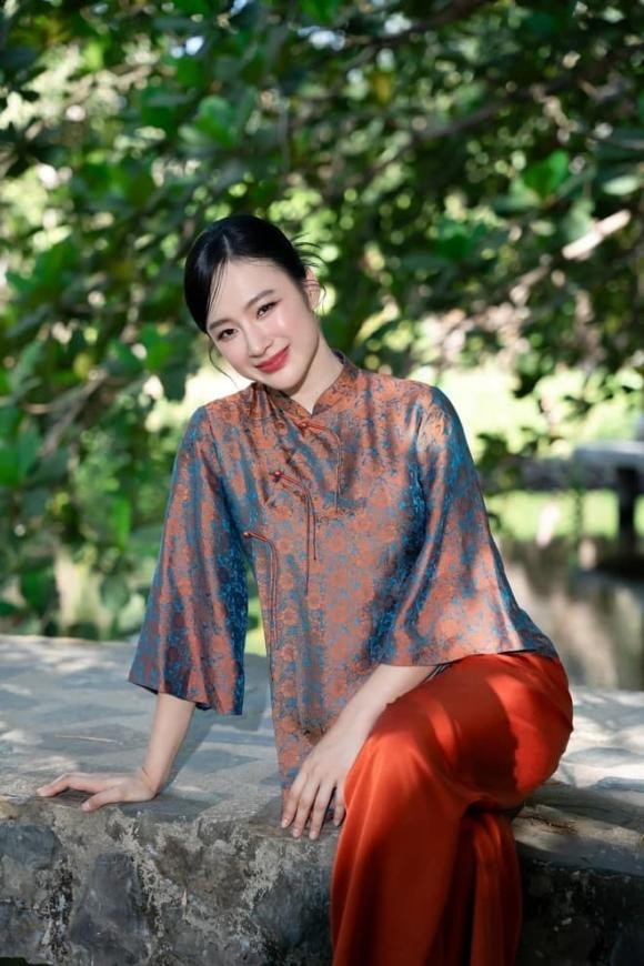 Angela Phuong Trinh livestream vui ve giua scandal-Hinh-2
