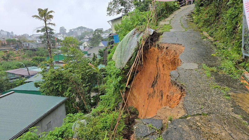 Mua dam lam sat lo nhieu nha dan tai TP Da Lat