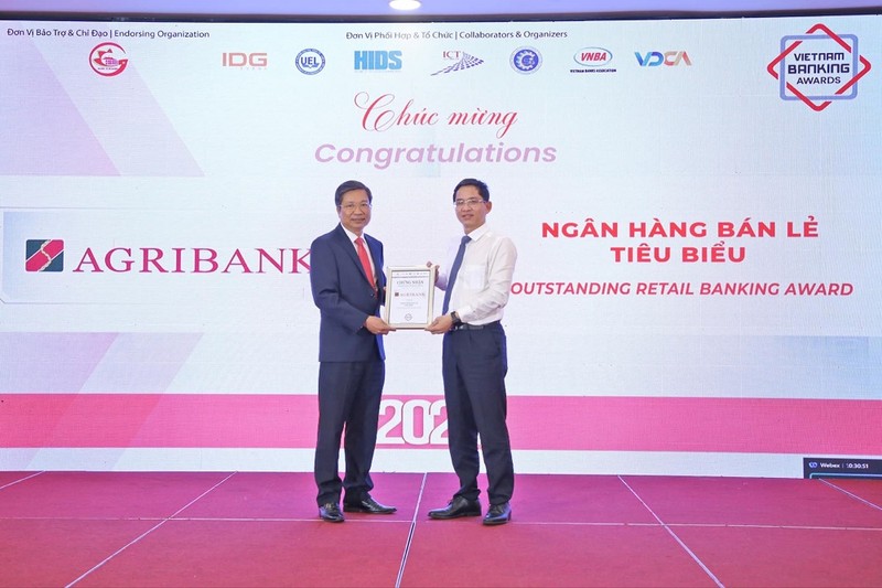 Agribank duoc vinh danh 3 giai thuong Ngan hang Viet Nam tieu bieu 2024