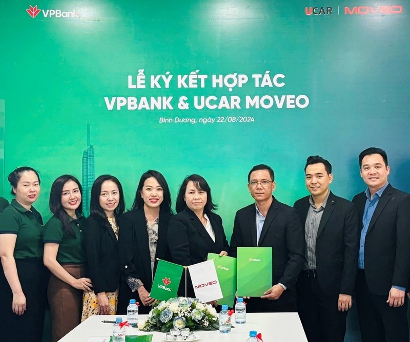 VPBank hop tac Carpla, Mitsubishi Ucar Moveo Binh Duong va Mitsubishi Ucar G-Stars