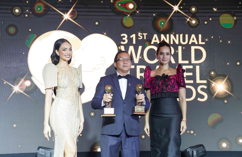 World Travel Awards tiep tuc vinh danh Vietjet voi bo doi giai thuong