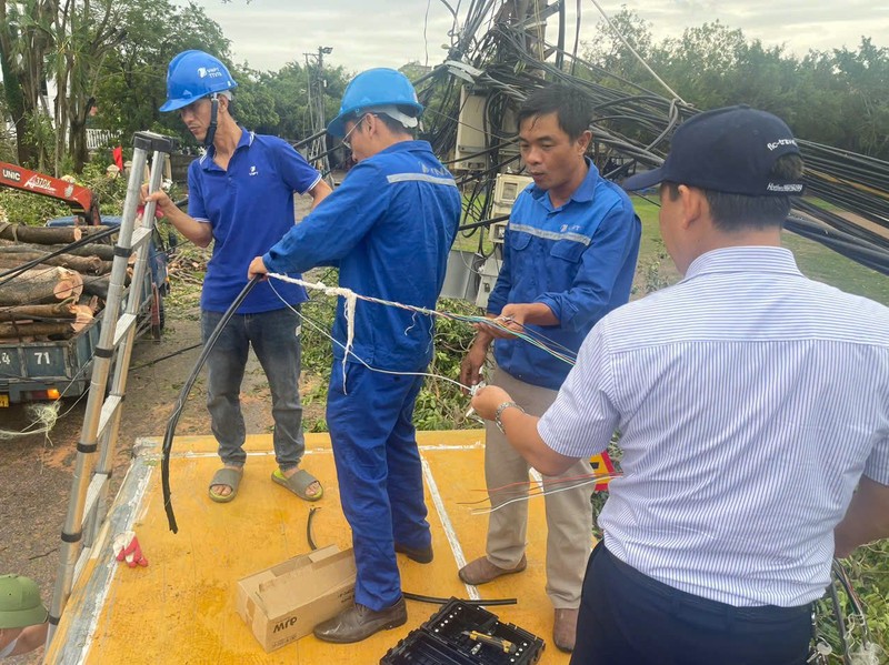 VinaPhone nhanh chong ho tro nguoi dan cac tinh chiu anh huong bao Yagi