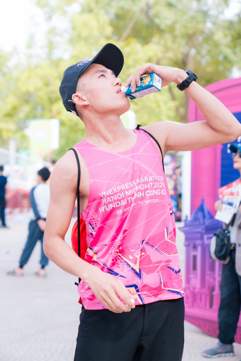 Vinamilk tai tro “132 kg dam*” cho 11.000 runner VnExpress Marathon Ha Noi-Hinh-2