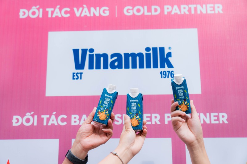 Vinamilk tai tro “132 kg dam*” cho 11.000 runner VnExpress Marathon Ha Noi