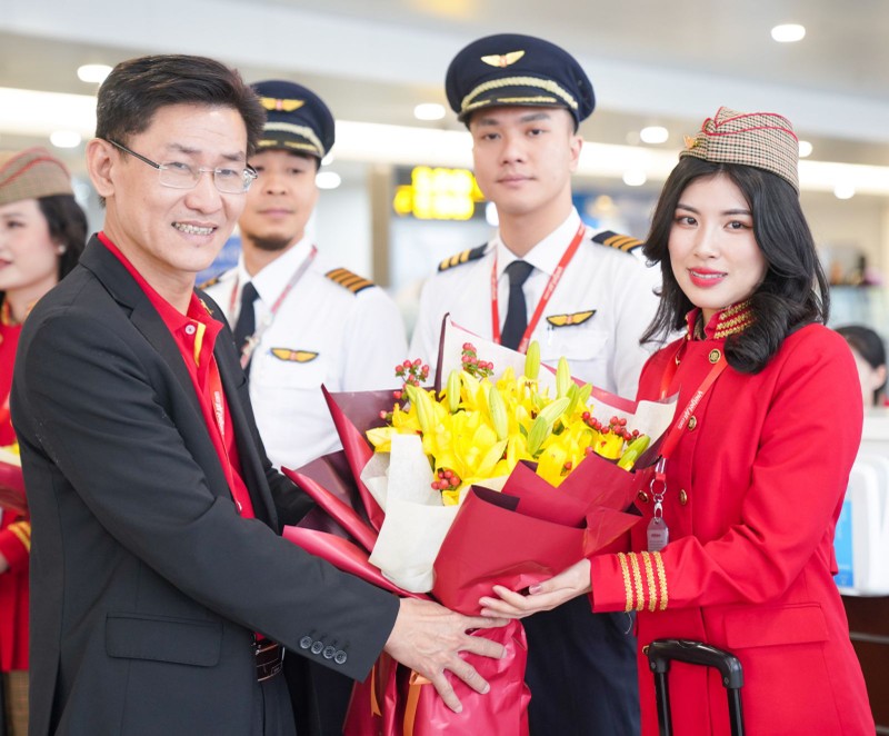 Vietjet chao mung chuyen bay dau tien giua Kuala Lumpur (Malaysia) va Ha Noi-Hinh-3