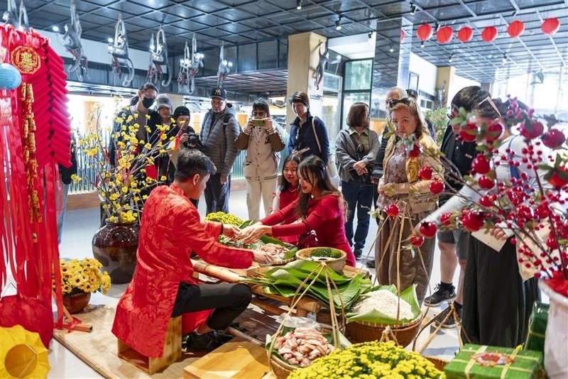 Du khach check in voi hang nghin bong tulip tren dinh Ba Na-Hinh-9