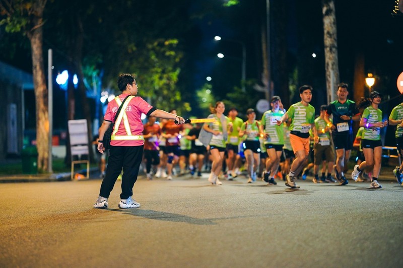 VPBank VnExpress Marathon Ho Chi Minh City Midnight – cung duong soi dong-Hinh-3