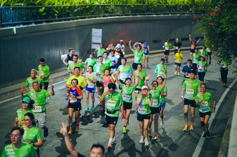 VPBank VnExpress Marathon Ho Chi Minh City Midnight – cung duong soi dong-Hinh-8