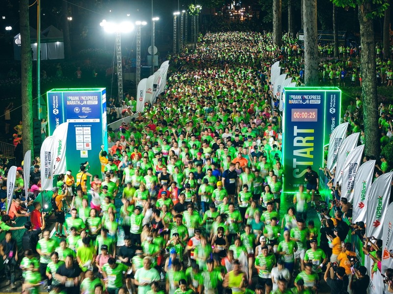 VPBank VnExpress Marathon Ho Chi Minh City Midnight – cung duong soi dong