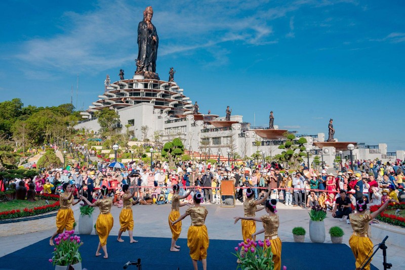 Có gì trong cái “bắt tay” giữa Sun World và Lữ hành Saigontourist? - Hình 2 Co gi trong cai “bat tay” giua Sun World va Lu hanh Saigontourist? -Hinh-2