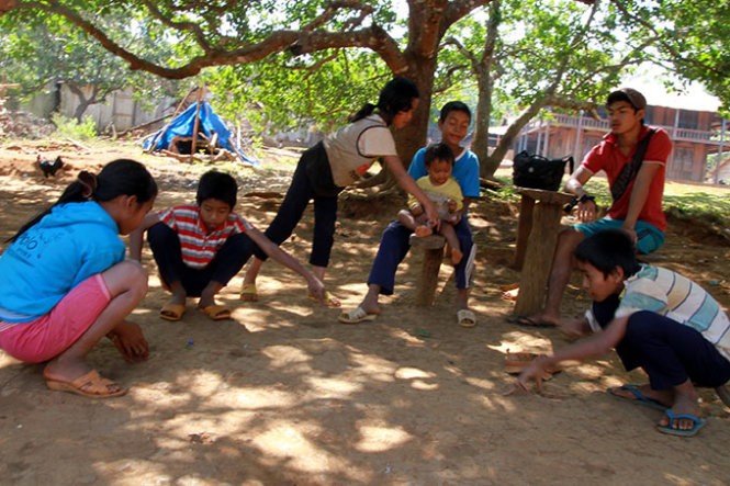 Tro choi thoi bao cap binh di cua tre em Viet Nam-Hinh-2