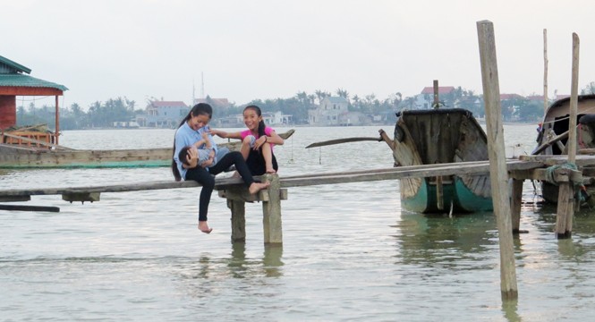 Khoanh khac vang nhung dua tre mien song nuoc