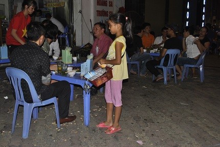 Chanh long xot xa anh nhung em be ban hang rong-Hinh-5