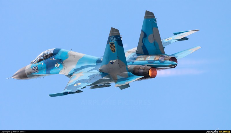 Qua ham the hien, phi cong Su-27 suyt tra gia dat-Hinh-10