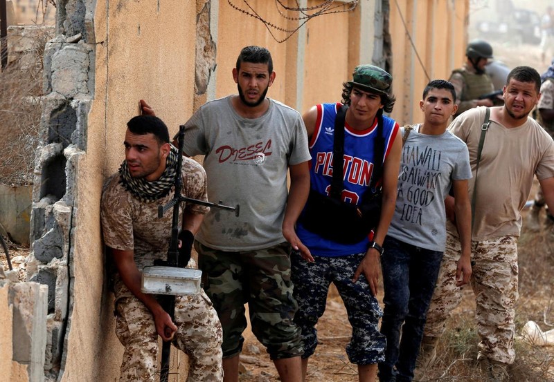 Lon xon binh linh Quan doi Libya trong cuoc chien chong IS-Hinh-13