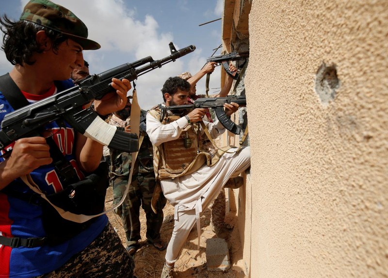 Lon xon binh linh Quan doi Libya trong cuoc chien chong IS-Hinh-9