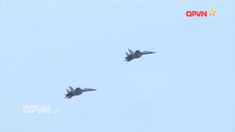 Man nhan Su-30 nem bom yem tro xe tang Viet Nam tien cong-Hinh-8