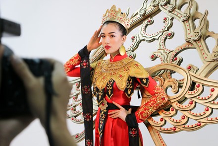 Tranh cai quoc phuc cua Le Hang du thi Miss Universe 2016-Hinh-2