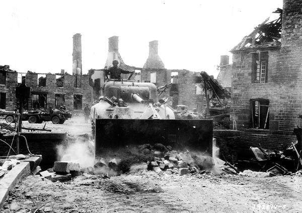 Muc kich xe tang M4 Sherman o at tien cong Normandy-Hinh-10