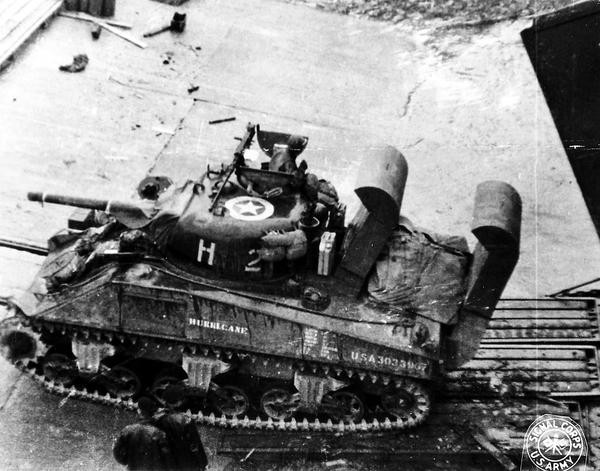 Muc kich xe tang M4 Sherman o at tien cong Normandy-Hinh-2