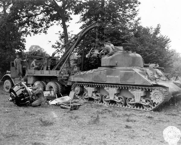 Muc kich xe tang M4 Sherman o at tien cong Normandy-Hinh-7