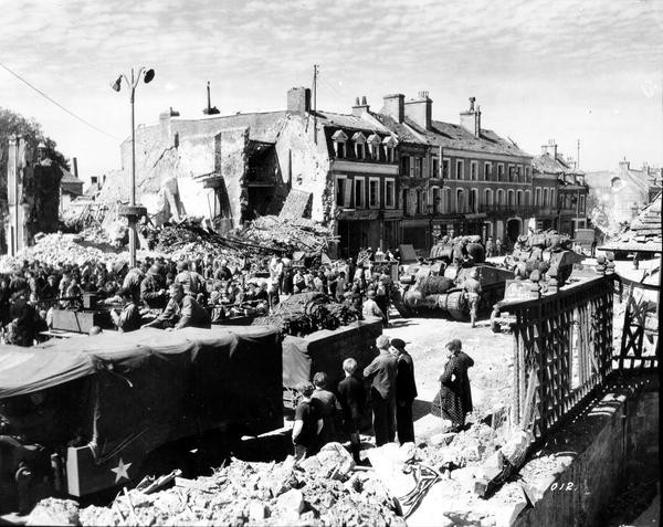 Muc kich xe tang M4 Sherman o at tien cong Normandy-Hinh-8