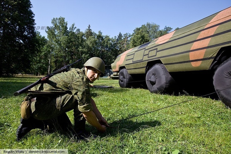 Doc dao ten lua S-300, Iskander lam bang...cao su bom hoi-Hinh-5