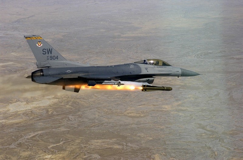Dac tinh khong chien uu viet cua tiem kich F-16-Hinh-12