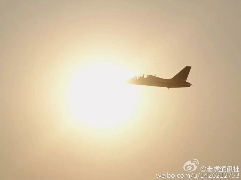 Can canh may bay huan luyen L-15 Trung Quoc ban cho Zambia-Hinh-7