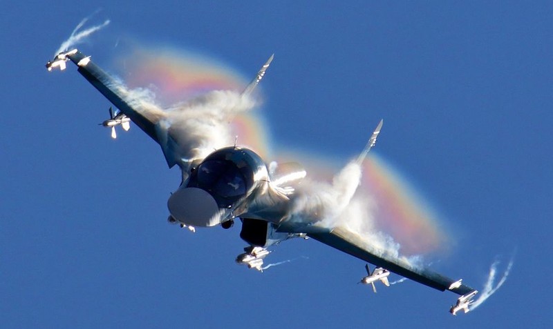 My phai hoang so khi thay Su-34 mang so vu khi nay-Hinh-8