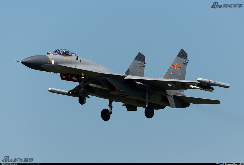 Bat ngo: Trung Quoc cai tien Su-27SK mang ten lua PL-12