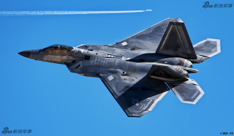 Phai chang F-22 Raptor dang ngang duong cong danh F-35?