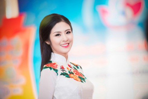 Hoa hau Ngoc Han tiet lo ly do roi showbiz