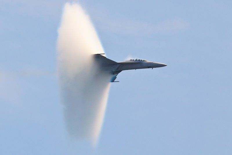 Ky tich: Gam mot tieng, F-16 khien 500 linh thao chay-Hinh-4