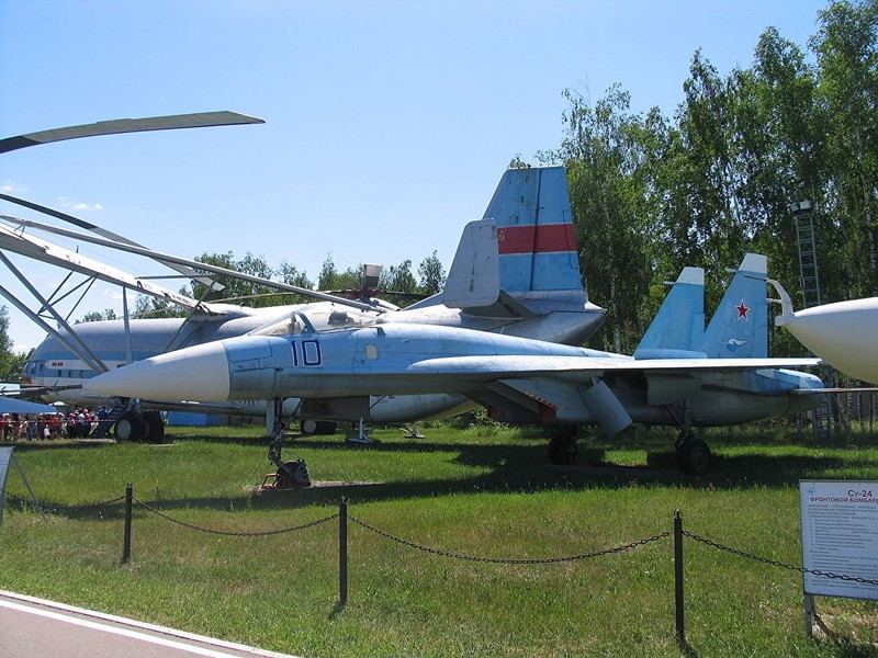 Chua te troi xanh: 40 nam lan dau Su-27 cat canh-Hinh-2