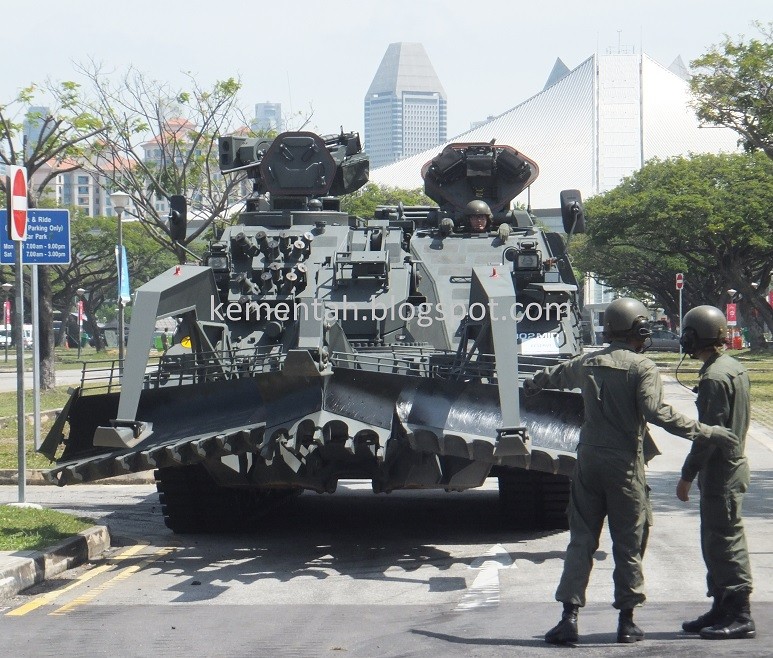 Kinh ngac: Quan doi Singapore bi coi &quot;yeu hon&quot; Philippines-Hinh-8