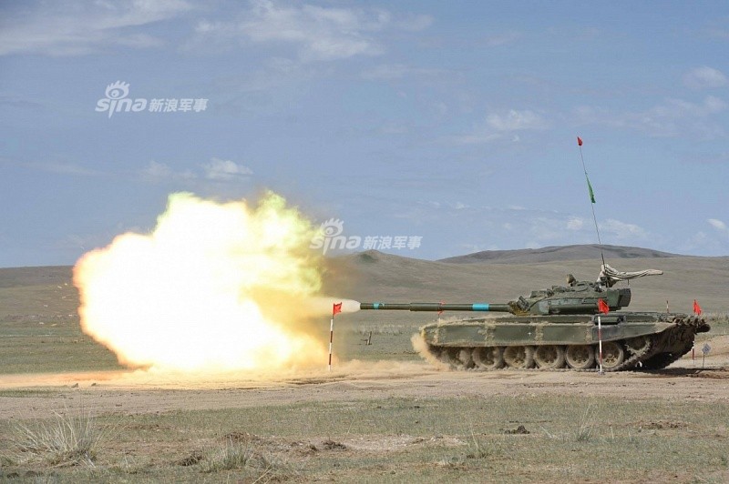 Muc kich xe tang T-72 &quot;quyet dau&quot; T-55 kiem suat du Tank biathlon-Hinh-3