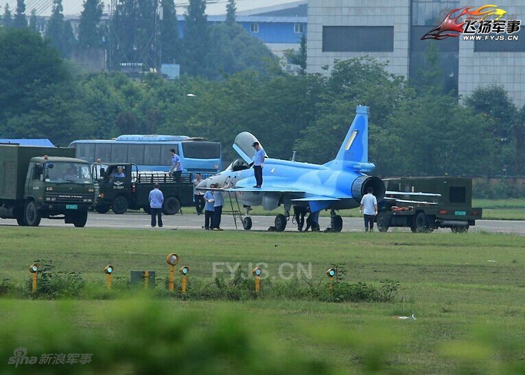 Lo dien may bay JF-17 dau tien Trung Quoc che cho Myanmar