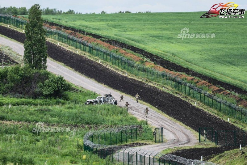 Nga-Ukraine: Tu anh em tot den xay tuong doc bien gioi-Hinh-8