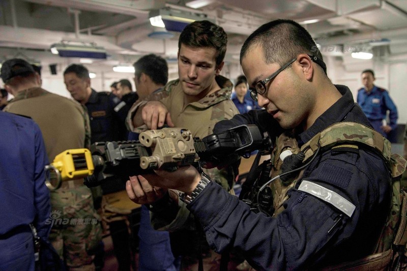 Tau san bay USS Ronald Reagan lai vua luot qua Bien Dong-Hinh-4