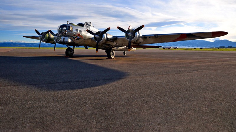 Anh &quot;phao dai bay&quot; B-17 tai xuat trong the gioi hien dai