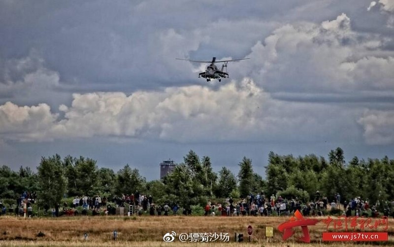 Rung minh truoc dan truc thang Mi-24 “xam tro day minh“-Hinh-6