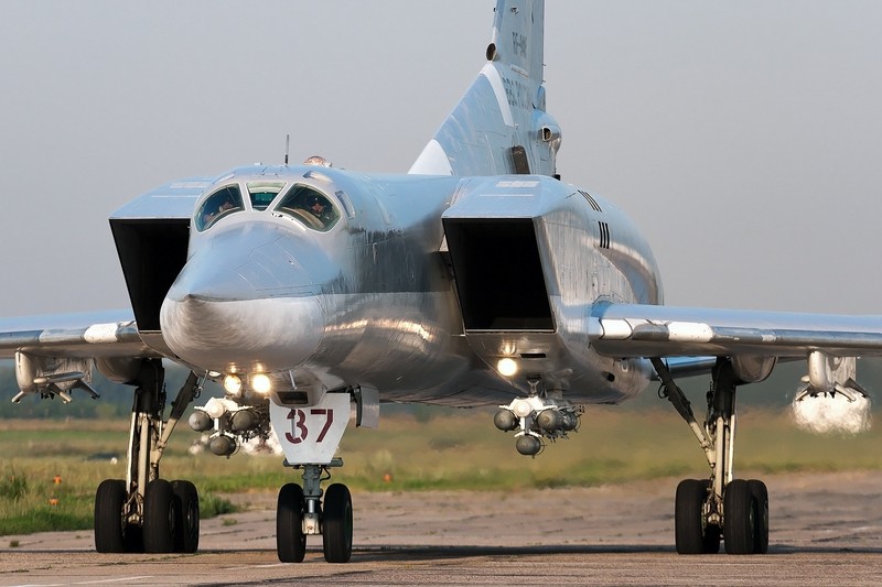 Nhung hung than canh cup canh xoe (1): Tu-22M cua Lien Xo-Hinh-10