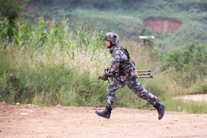 Tuong My dung ngoi khong yen khi xem Trung Quoc tap tran-Hinh-4